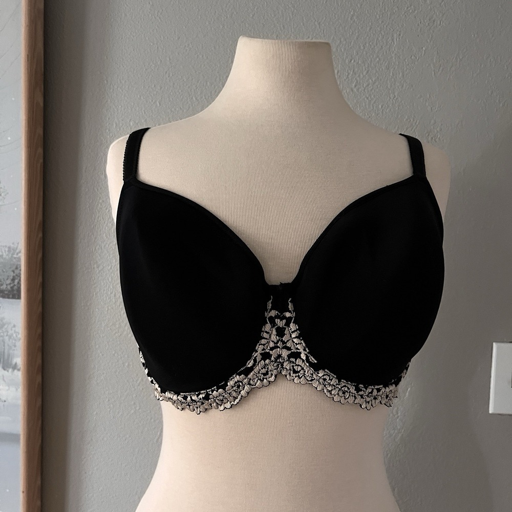 Women's Wacoal‎ 38DDD Embrace Lace Bra Black White